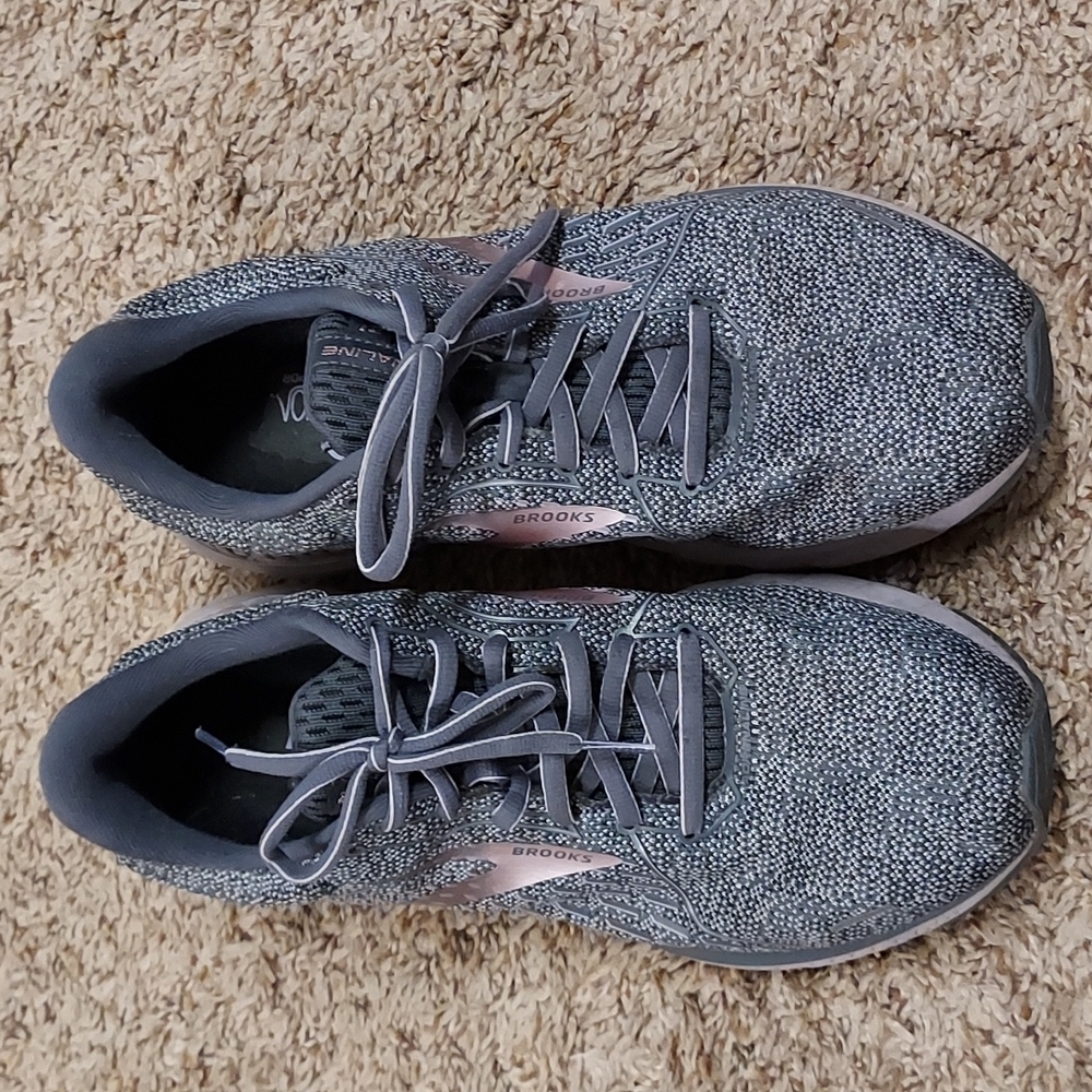 Women's Brooks sneakers